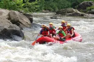 People are enjoing Whitewater rafting _Forango